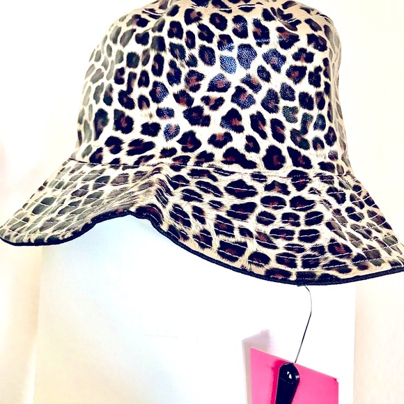 Isaac Mizrahi Accessories Nwt Isaac Mizrahi Animal Print Reversible